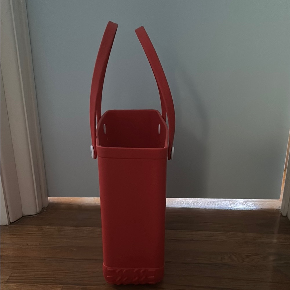 Stylish Red Tote Bag - Picture 3 of 3